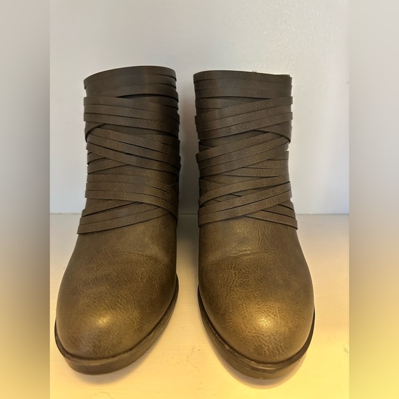 Boutique Grey Booties - Picture 2 of 5